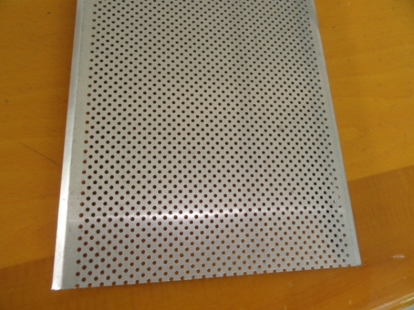 绿色环保1.8冲孔条形扣板 原色